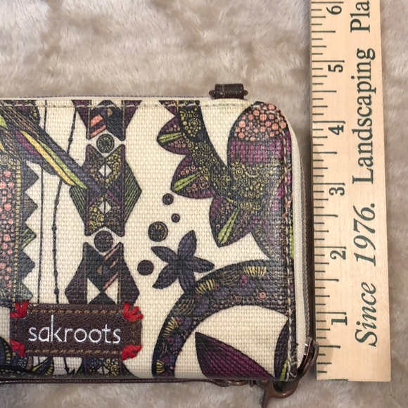 💥BOGO💥NEW Sakroots Crossbody Wristlet & FREE Earrings - Picture 6 of 7